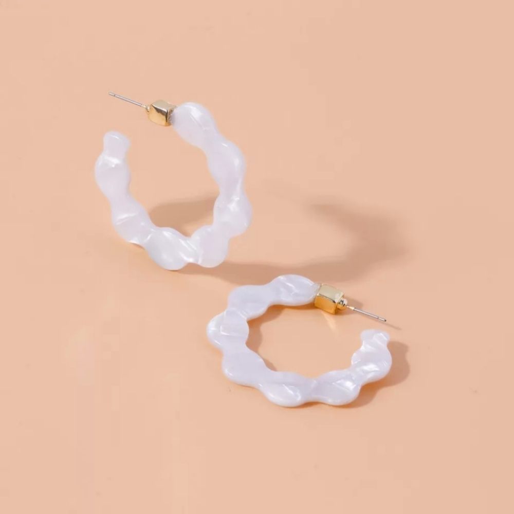 Pearlescent Wavy Resin Hoop Earrings by BaubleBar - Picture 5 of 7